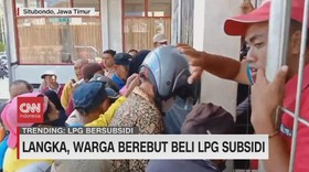 VIDEO: Langka, Warga Berebut Beli LPG Subsidi, Antre Sejak Jam 3 Pagi