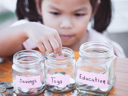 Begini Cara Menentukan Uang Jajan Anak SD, SMP, SMA yang Ideal