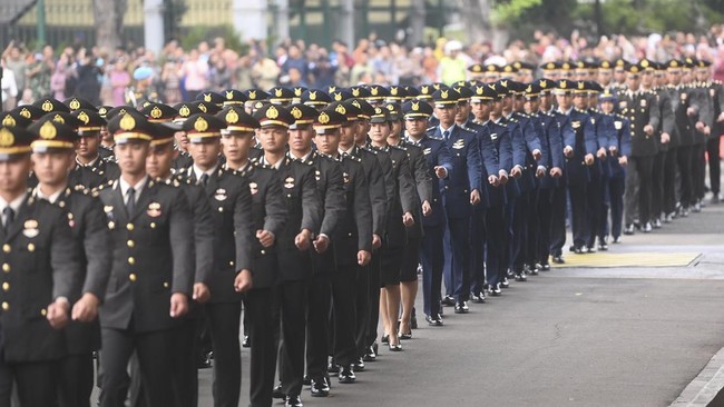 Jalan Sekitar Istana Ditutup Pagi Ini, Ada Pelantikan Praspa TNI-Polri Sejumlah ruas jalan di sekitar Istana Kepresidenan Jakarta akan ditutup Rabu (23/7) pagi karena pelantikan Praspa TNI-Polri 2025.