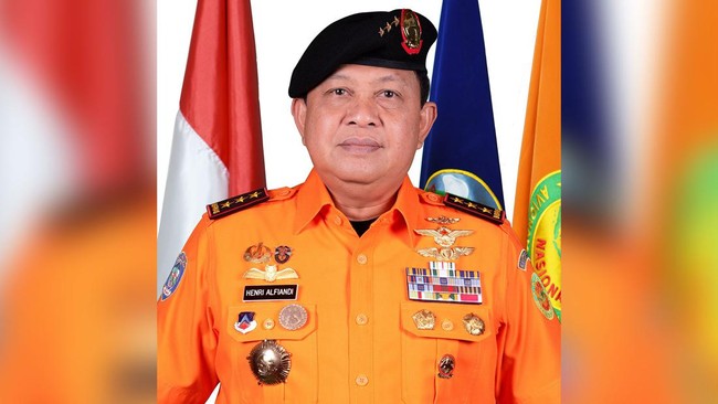 Kabasarnas RI periode 2021-2023 Henri Alfiandi buka suara setelah ditetapkan KPK sebagai tersangka kasus dugaan suap pada pengadaan peralatan.