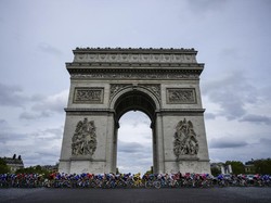Polisi Prancis Tembak Mati Pria Berpisau di Arc de Triomphe Paris