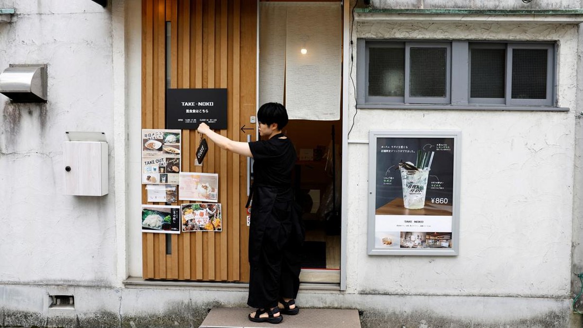 FOTO: Kepincut Sajian Kari Jangkrik dan Sashimi Ulat di Jepang