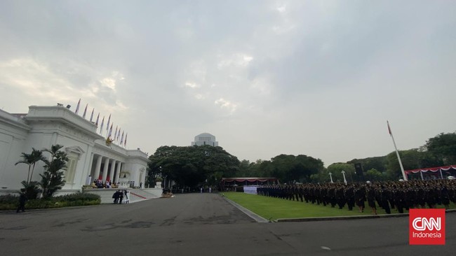 Jokowi menyampaikan pesan kepada ratusan Akademi Kepolisian (Akpol) dan Akademi Militer (Akmil) angkatan 2023 bisa bekerja sama dan selesaikan masalah bersama.