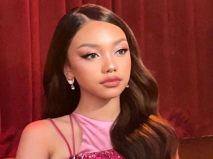 7 Potret Terbaru Naura Ayu Anak Nola B3 di Usia 18 Tahun, Cantik Bergaya Bak Barbie