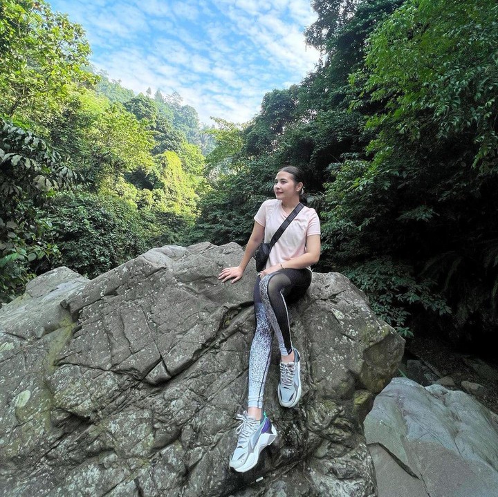 <p>Tak hanya itu, ternyata Prilly juga sangat menantikan momen ketika makan mi instan setelah berenang, lho. Menurutnya, ini adalah bagian terbaik dari <em>trekking</em>. (Foto: Instagram: @prillylatuconsina96)</p>