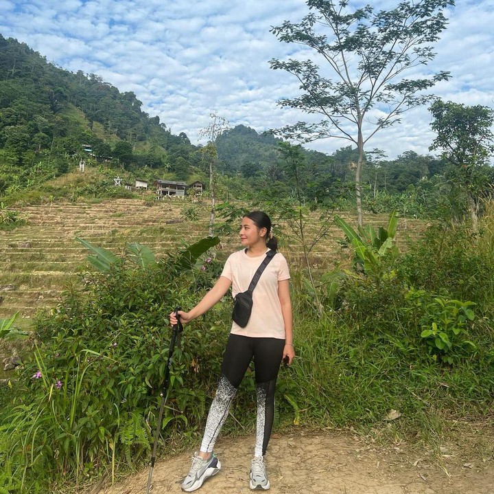 <p>Prilly Latuconsina merupakan artis, penyanyi, sekaligus pebisnis yang sangat sibuk, Bunda. Meski begitu, ia sebisa mungkin menyempatkan waktu untuk berlibur dan memanjakan diri. (Foto: Instagram: @prillylatuconsina96)</p>