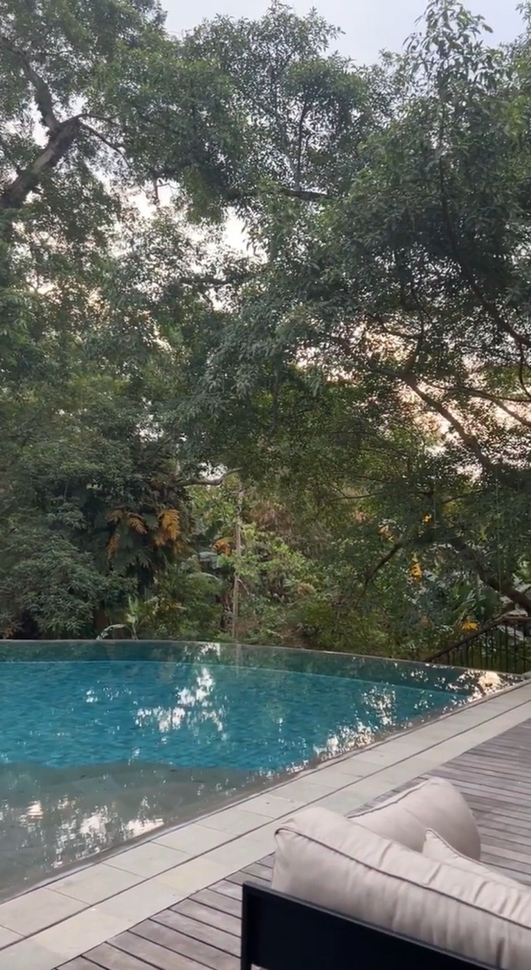 Rumah Nana Mirdad dan Andrew White Rumah Nana Mirdad dan Andrew White