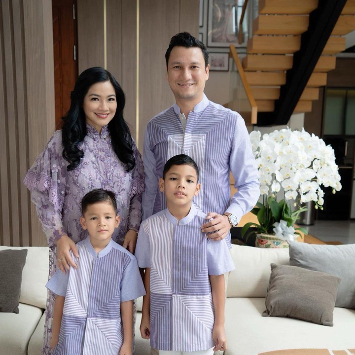 <p>Pada 2009, ia menikah dengan aktor Christian Sugiono. Dari pernikahan itu, mereka dikaruniai dua orang putra yaitu Arjuna Zayan Sugiono dan Kai Attar Sugiono. (Foto: Instagram @titi_kamall)</p>