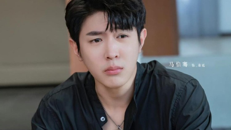 Penggemar drama China pasti sudah mengenal aktor tampan Victor Ma yang bermain di Hidden Love. Ini dia 6 film dan drama Victor Ma yang dapat rating tinggi.