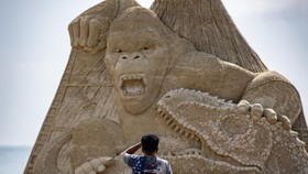 FOTO: King Kong di Festival Patung Pasir Internasional