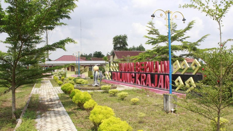 Penampilan kasidah modern hingga budaya campursari menjadi primadona seni yang dihadirkan masyarakat Desa Tanjung Kerajan