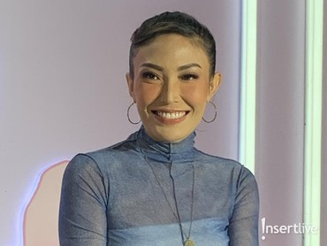 img-title Suami Lebih Ceria Saat Ngonten Bareng Nia Ramadhani, Ayu Dewi: Sama Gue Nggak Senyum