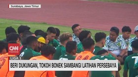 VIDEO: Beri Dukungan, Tokoh Bonek Sambangi Latihan Persebaya