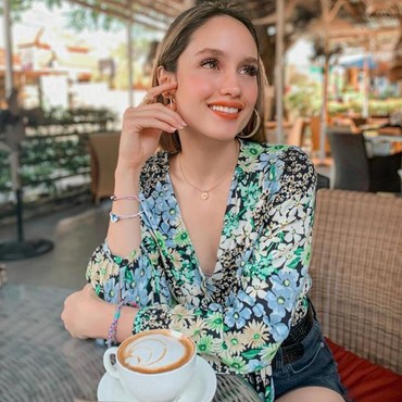 Jawaban Dingin Cinta Laura Respons Video Viral Dicueki Agnez Mo