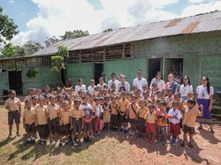 Wanda Ponika Buka Donasi untuk Benahi Sekolah di Sumba