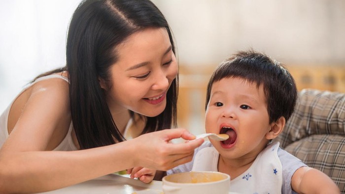 Mother to feed the baby