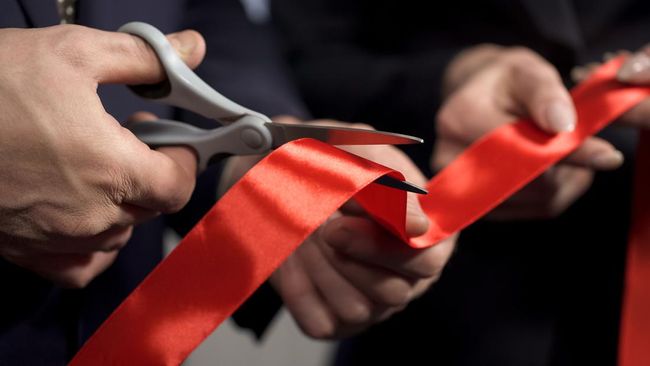 Grand opening adalah acara yang digelar saat pelaku usaha hendak merilis suatu produk kepada publik. Simak tujuan dan strateginya.