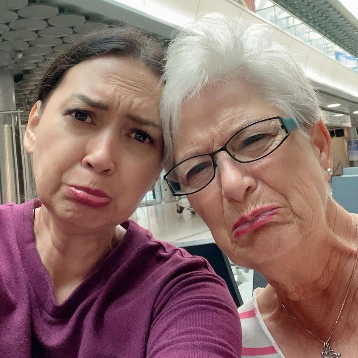 <p>Saking miripnya, ada juga yang menyebut keduanya kembar, lho. "Kyk kembar cuma beda era," tutur @chris****. Bagaimana menurut pendapat Bunda? (Foto: Instagram @irawbw)<br /><br /><br /></p>