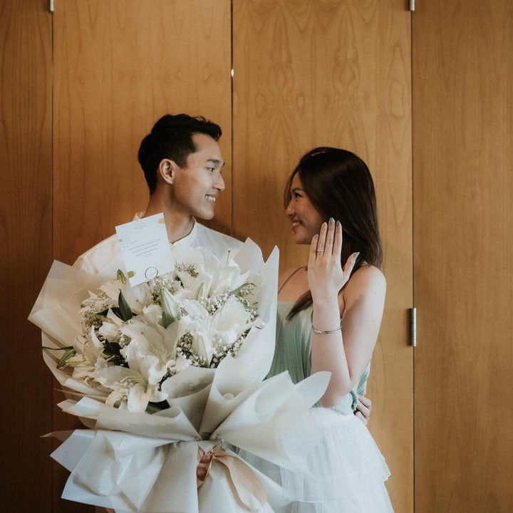 <p>Dua tahun kemudian, tepatnya pada Desember 2021 lalu, Jojo dan Shania resmi melangsungkan pertunangan yang sempat mengejutkan publik. (Foto: Instagram@jonatanchristieofficial)</p>