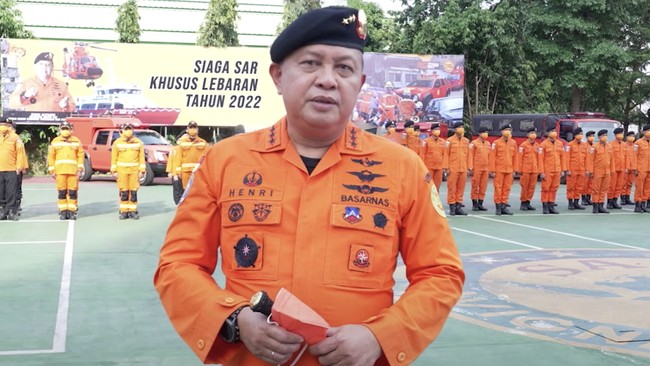 Jaksa mengatakan uang tersebut diberikan kepada Henri melalui Letkol Adm Afri Budi Nurcahyo selaku Koordinator Staf Administrasi (Koorsmin) Basarnas.