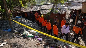FOTO: Proses Evakuasi 8 Penambang Emas Terjebak di Banyumas