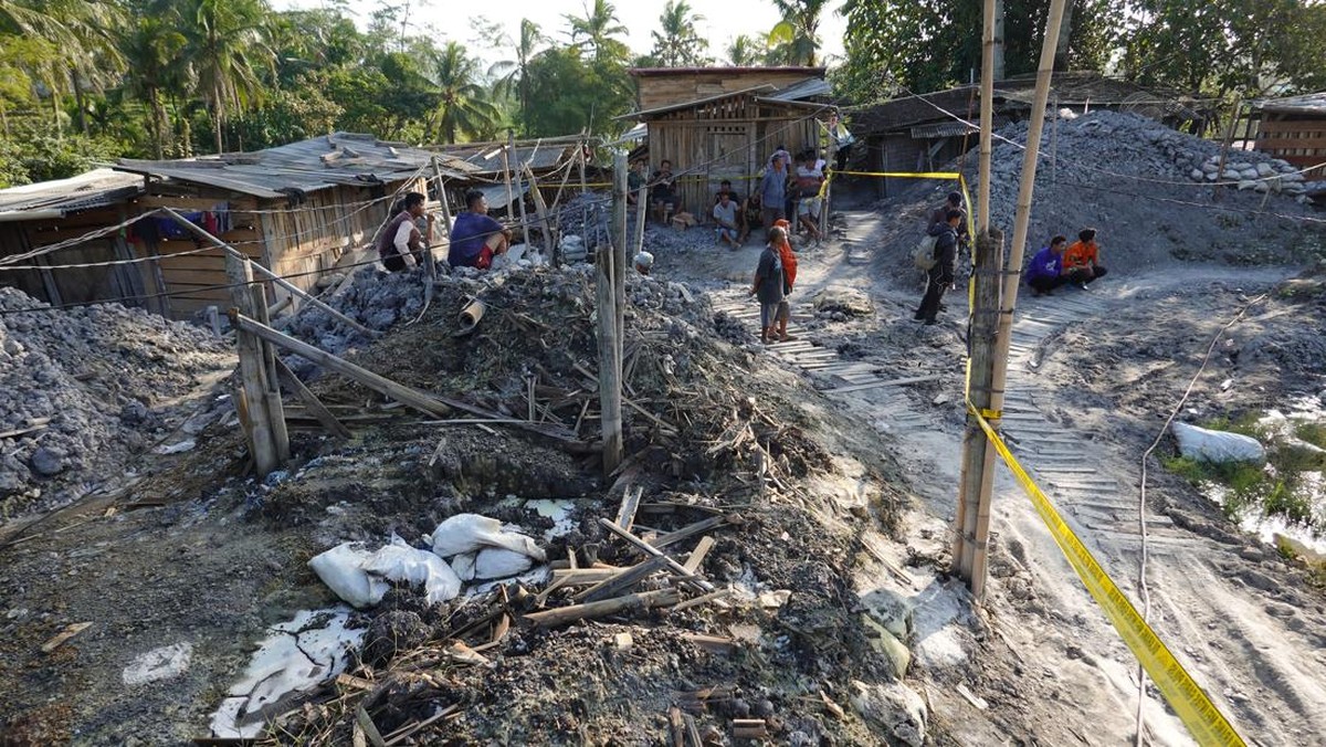 FOTO: Proses Evakuasi 8 Penambang Emas Terjebak di Banyumas