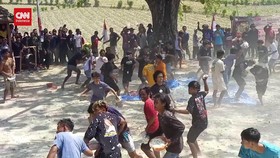 VIDEO: Melihat Serunya Perang Nasi Warga Kabupaten Rembang