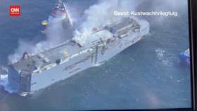 VIDEO: 3.000 Mobil Dilalap Api Saat Kapal Kargo Terbakar di Laut