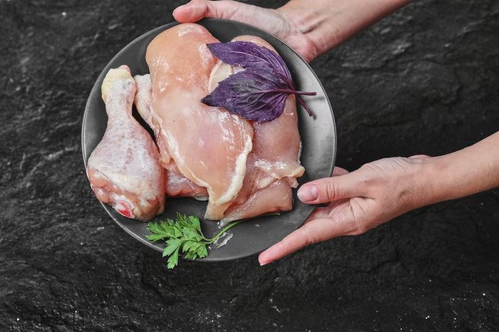 Air yang mengalir dan terciprat dapat menyebarkan bakteri di sekitar wastafel, meja dapur, dan bahkan pakaian.