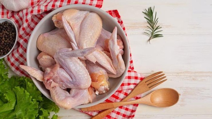 Ternyata Ini Alasan Jangan Cuci Ayam Mentah Sebelum Dimasak