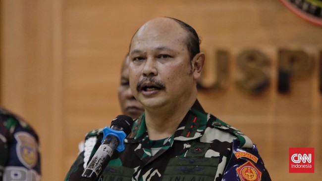 Komandan Puspom TNI Marsekal Muda Agung Handoko menyebut Letkol ABC menerima uang Rp999,7 juta dari Meri di parkiran Bank BRI Mabes TNI AL pada Selasa (25/7).