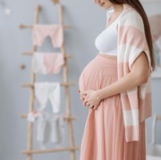 Bumil Waspada! Ini Alasan 6 Bahan Skincare Nggak Boleh Dipakai Selama Hamil