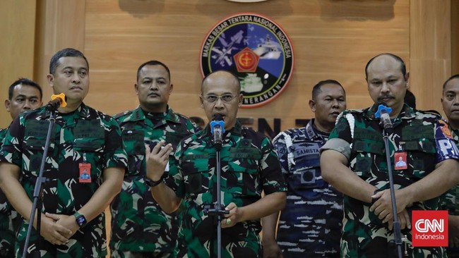 Puspom TNI sudah menyampaikan keberatan jika dua prajurit langsung ditetapkan sebagai tersangka di kasus Basarnas. Namun KPK saat rilis malah umumkan tersangka.