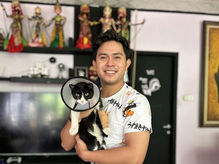 Gendong Kucing Hingga Kasih Makan Ayam, Cakra Khan Didoakan Menang AGT agar Bisa Bangun Animal Shelter