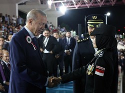 Lantik Lulusan Akademi Polisi Terbaik dari RI, Erdogan Kirim Salam buat Jokowi
