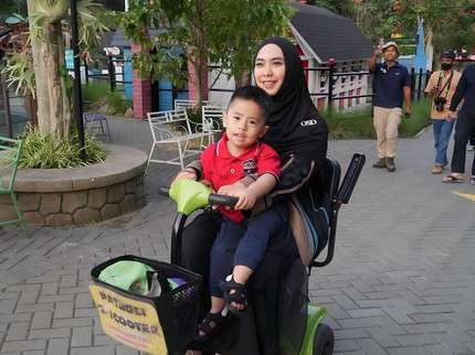 7 Potret Sulaiman Anak Oki Setiana Dewi yang Alami Sindrom Langka, Kini Sudah Sekolah