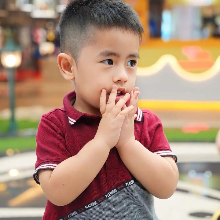 <p>Putra bungsu Oki Setiana Dewi, Sulaiman Ali Abdullah, lahir pada 16 November 2020, Bunda. Kini, usia Sulaiman sudah memasuki usia tiga tahun. (Foto: Instagram: @sulaimanaliabdullah)</p>