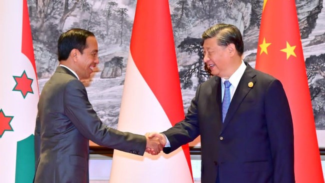 Presiden China Xi Jinping akhirnya berkomentar soal Whoosh. Ia menyebut Whoosh golden brand kerja sama Indonesia-China dalam membangun jalur sutera modern.