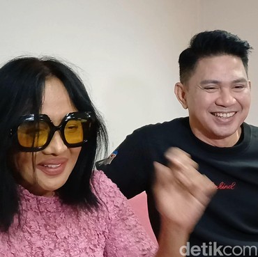 Momen Ronnie Sianturi & Atiek CB Nostalgia Cerita Masa Lalu Usai 29 Tahun Cerai