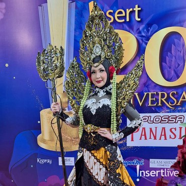 Totalitas, Roro Fitria Gaya ala Nyi Roro Kidul untuk HUT Insert