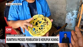 VIDEO: Sehari Menjadi Produsen Kerupuk Mie Kuning