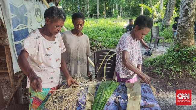 Suku Tehit di Sorong Selatan, Papua Barat Daya ingin tempat hidupnya ditetapkan menjadi hutan adat dan dikelola menjadi destinasi wisata belantara.