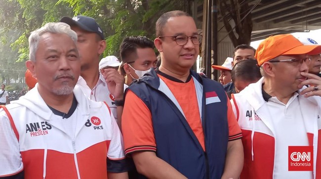 Gagal senam di Stadion Candrabhaga, Bekasi, PKS dan Anies Baswedan melakukan flashmob.