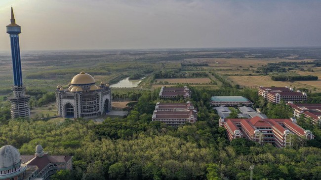 Menag, Gubernur Jabar, dan Bareskrim Polri akan mendampingi kegiatan belajar mengajar di Ponpes Al Zaytun setelah Panji Gumilang jadi tersangka.