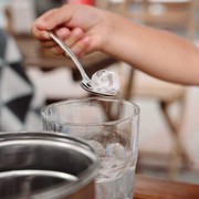 Mengenal Pagophagia, Kebiasaan Mengunyah Es Batu dan Bahayanya bagi Kesehatan