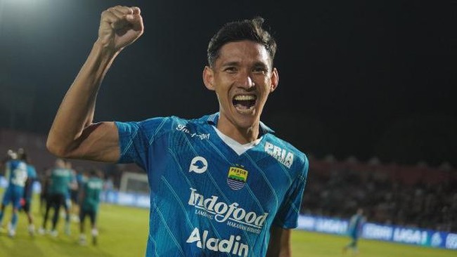 Persib Bandung unggul 2-0 atas Persija Jakarta pada menit ke-82 lewat gol Ryan Kurnia dalam laga Liga 1 di Stadion Si Jalak Harupat, Senin (23/9).