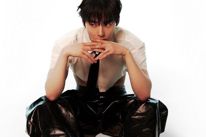 Meskipun tak lagi berkarier bersama NU'EST usai grup tersebut disband, Minhyun memutuskan fokus sebagai aktor dan solois. Aktingnya dalam drama 'Alchemy of Souls' mendapat banyak pujian dan menjadi semakin dikenal./ foto: instagram.com/optimushwang