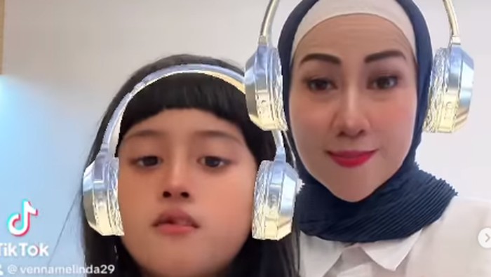 venna melinda dan vania