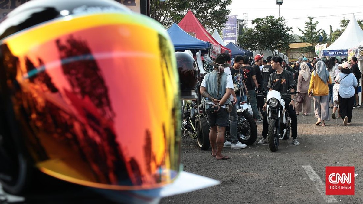 FOTO: Berburu Barang Otomotif Lawas di Pasar Jongkok
