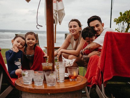 Fandy Christian Unggah Foto Bareng Dahlia Poland, Dituduh Isu Perselingkuhan Cuma Settingan